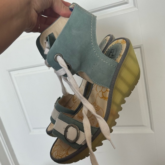 Fly London shoes - Picture 3 of 6